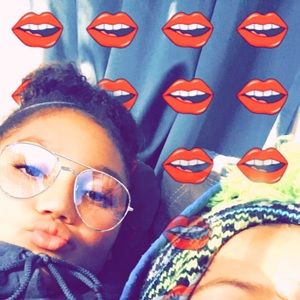 Meet your Posher, Destinee